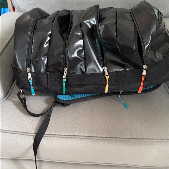 Sleek Vik 30L Hybrid Duffel Bag - Picture 2 of 7